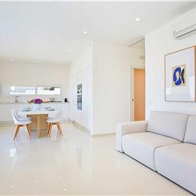 3 bedroom villa with pool & sea views, Alcamo Marina, sleeps 6-7